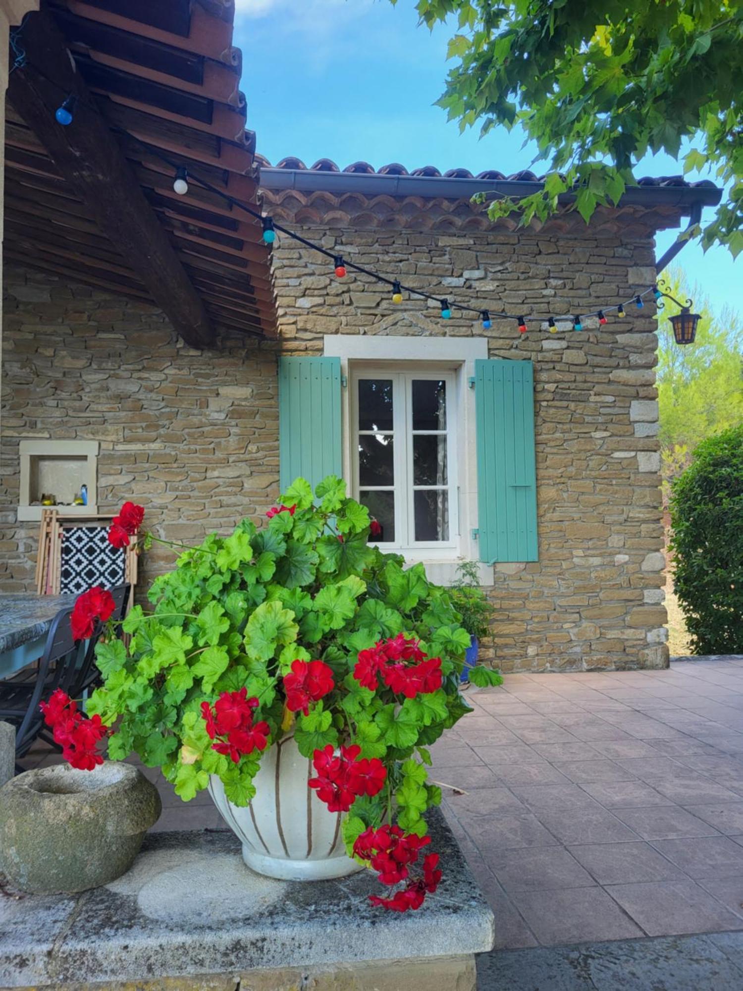 Les Saffres - Gite De Charme Pour 8 Personnes Valréas Extérieur photo